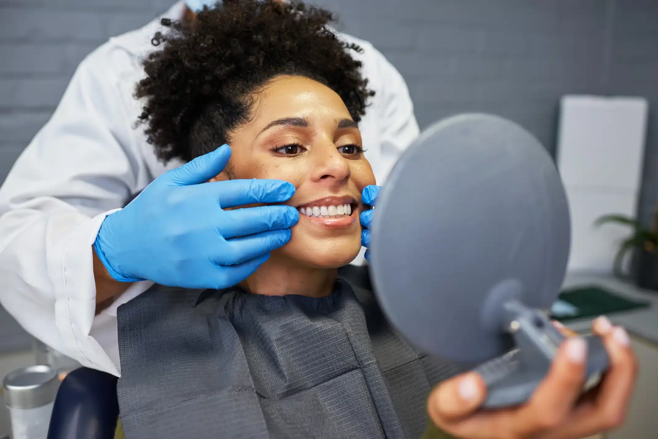 Extraction consult / operatory dental care photograph